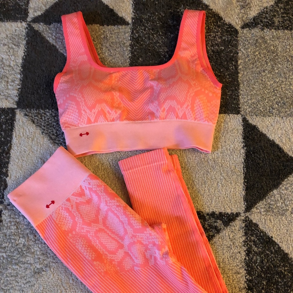 Seamless light pink snake print kit